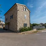 Villa Hizina Veleniki